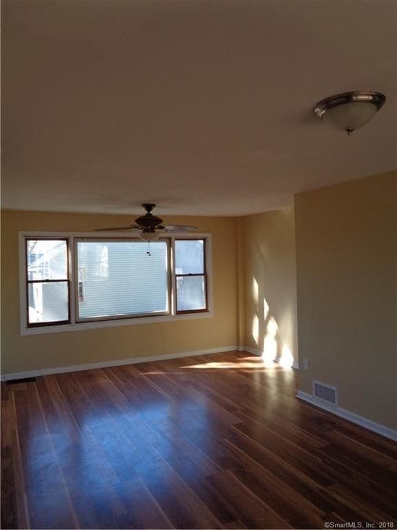 Building Photo - 454 Middle Tpke E