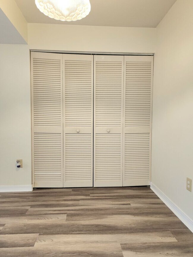 Building Photo - 1 bedroom 1 bathroom condo, 2nd floor