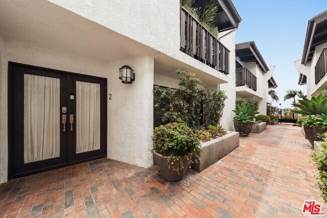 Building Photo - 831 14th St