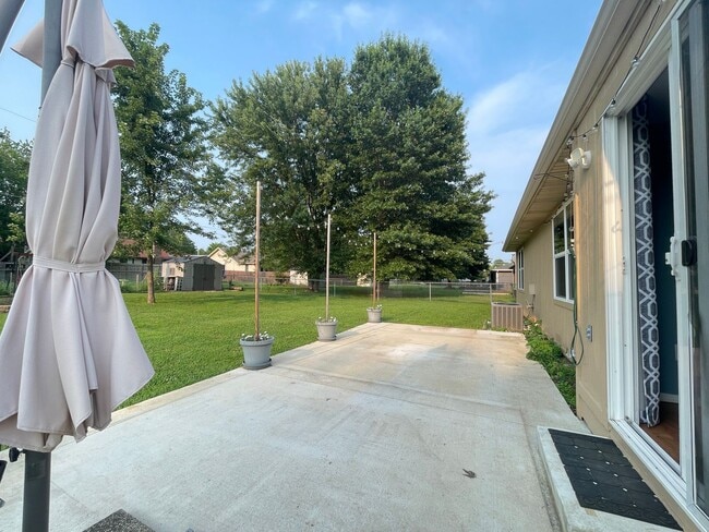 Building Photo - 1441 W Seminole St