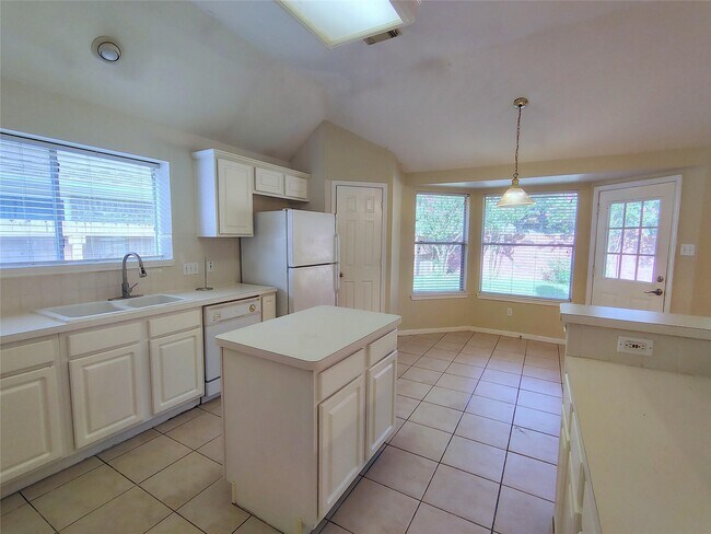 Building Photo - 818 Presley Way