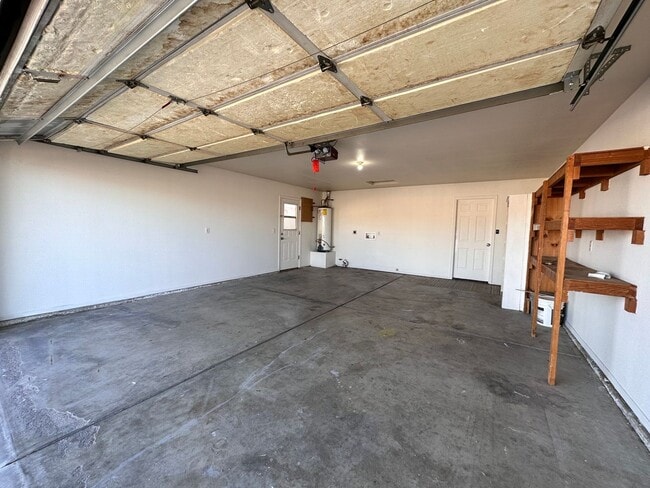 Building Photo - Great 3 Bedroom, 2 Bath Home Centrally located in Kingman!