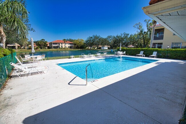 Building Photo - Annual Unfurnished 2 Bedroom 2 Bathroom Second Floor Condo in Casa Del Lago!