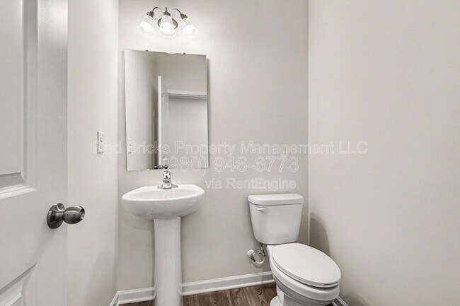 Building Photo - 6018 Weddington Pointe Dr