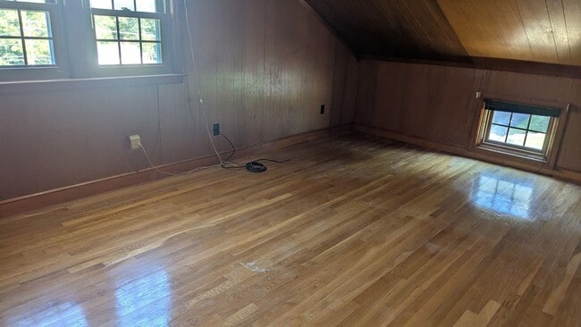 Building Photo - ***Please Respond Directly to the Online L...