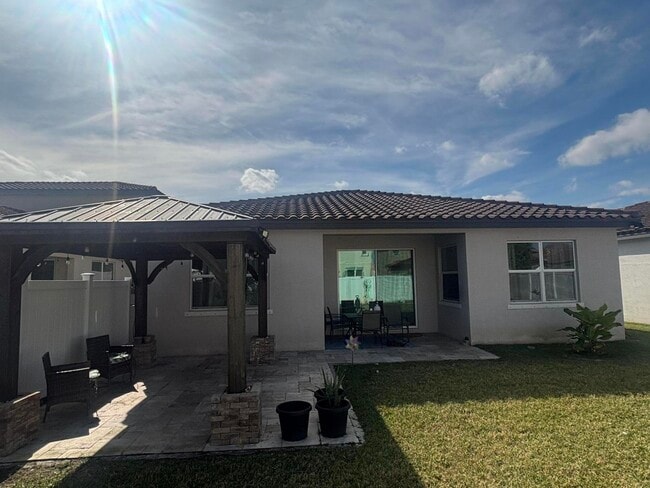 Building Photo - 8010 NW Greenbank Cir