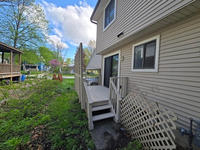 Building Photo - 1707 Dexter Ave