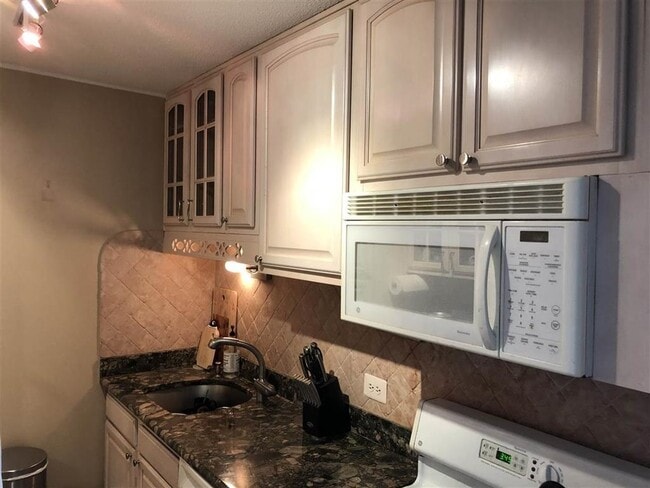 Building Photo - 7004 JFK Blvd E