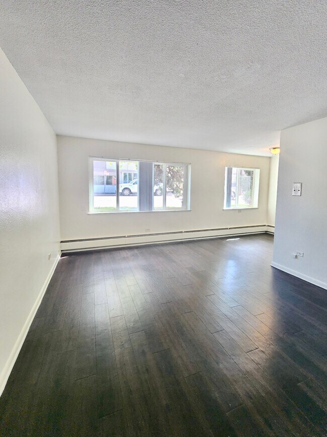 Building Photo - 801 N Dahlia St