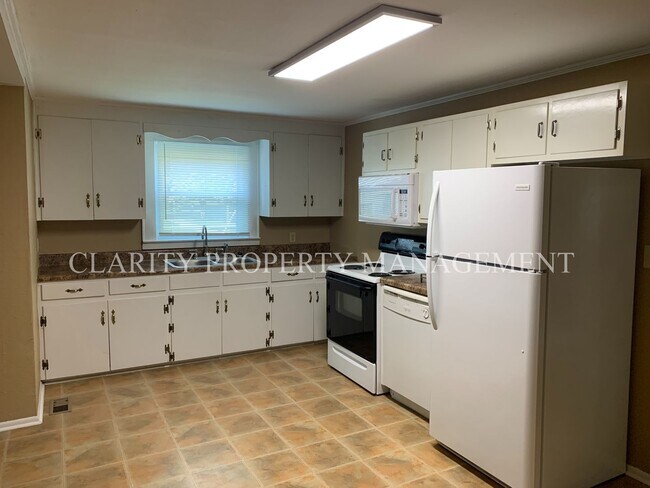 Building Photo - 883 Harle Ave NW