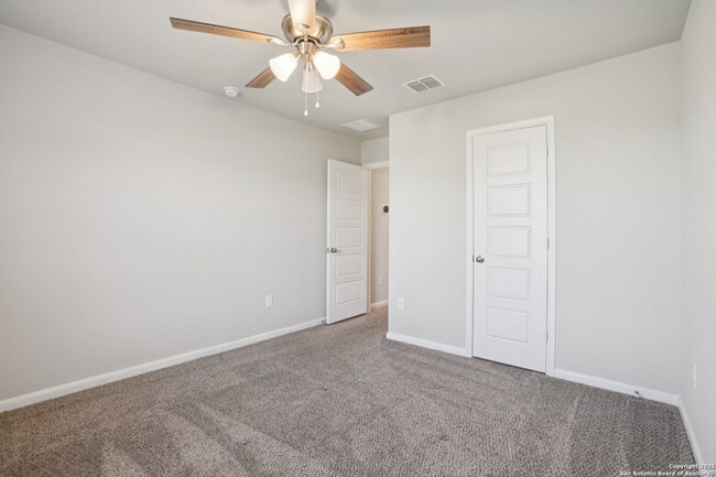 Building Photo - 7019 Vista Lp