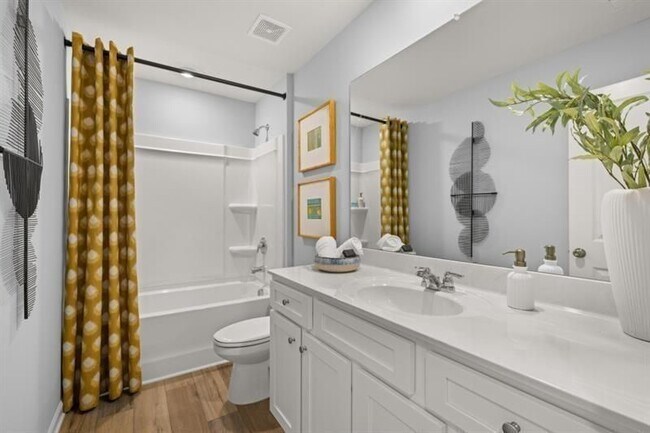 Building Photo - 465 Madison Lakeview Dr