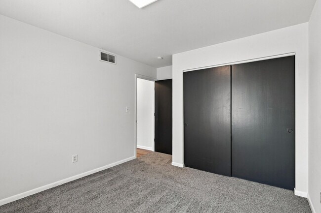 Building Photo - 4209 Defoe Dr