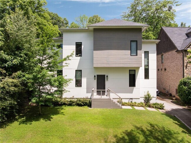 Building Photo - 314 Delmont Dr NE