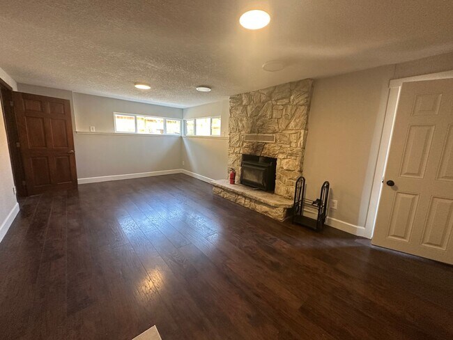 Building Photo - Beautifully Refreshed Home on Several Acre...