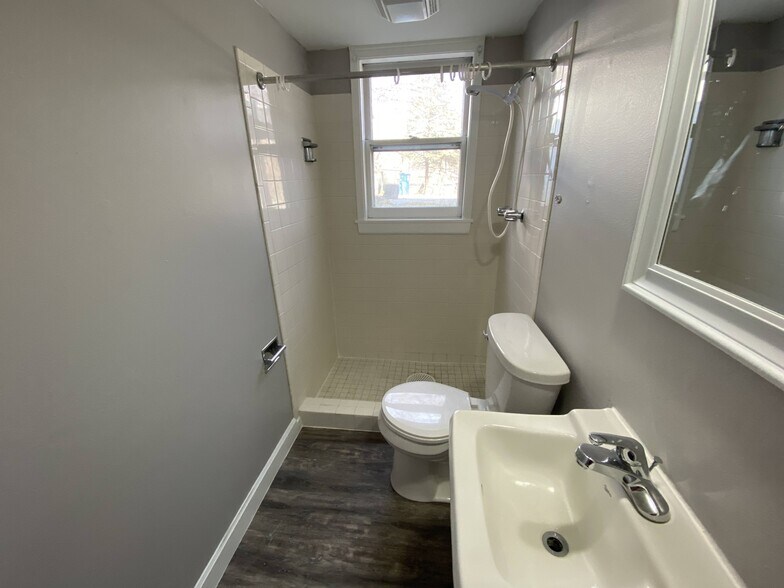 Building Photo - 3408 Easton Blvd