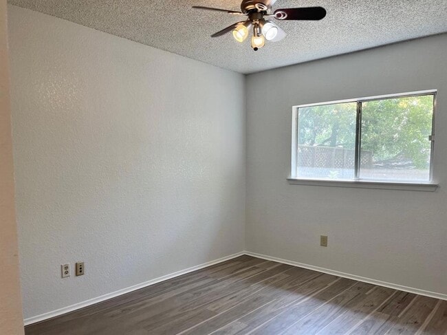 Building Photo - 8905 Curlew Dr