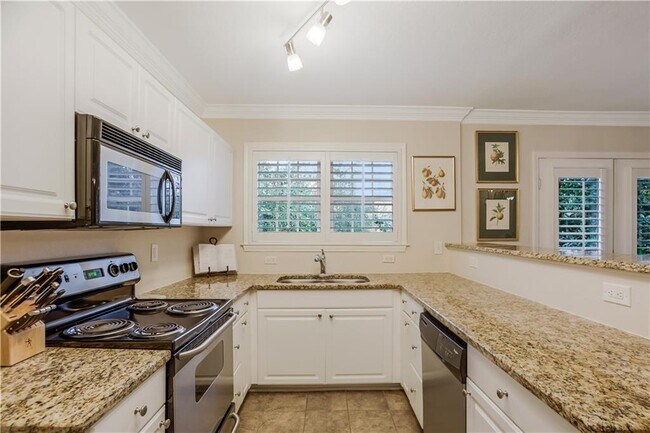 Building Photo - 115 Peachtree Memorial Dr NW