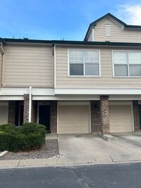 Building Photo - 2Br/2Ba Townhouse with Attached Garage