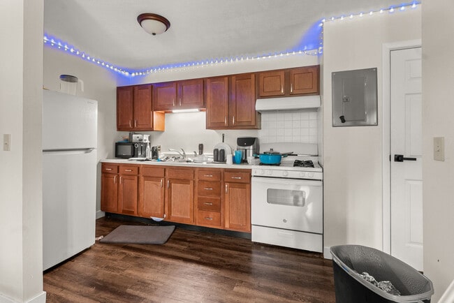 Building Photo - Maplecrest Apartments
