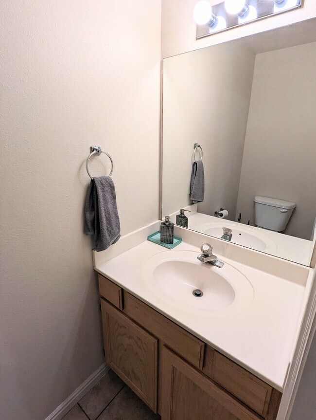 Building Photo - Provo Townhouse