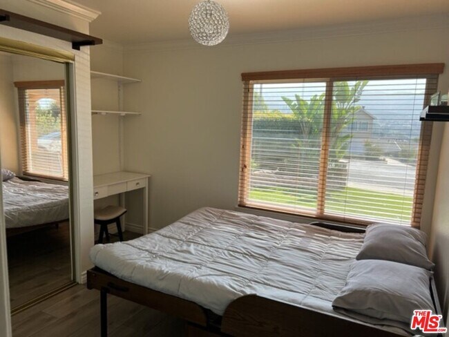 Building Photo - 729 Kenmore Cir