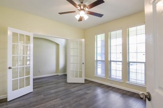 Building Photo - 6614 Surrey Meadow Ct