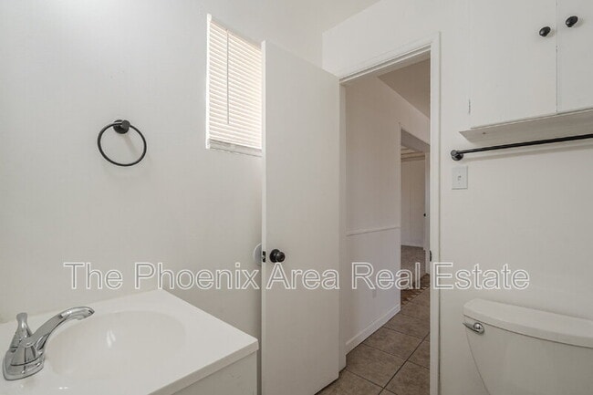 Building Photo - 787 W Flint St