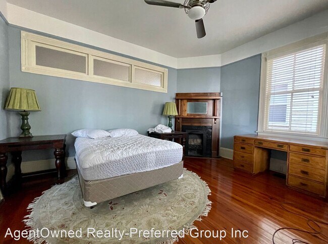 Building Photo - 3 br, 2.5 bath House - 32 1/2 Chapel Street