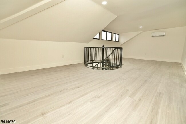 Building Photo - 536 Central Ave