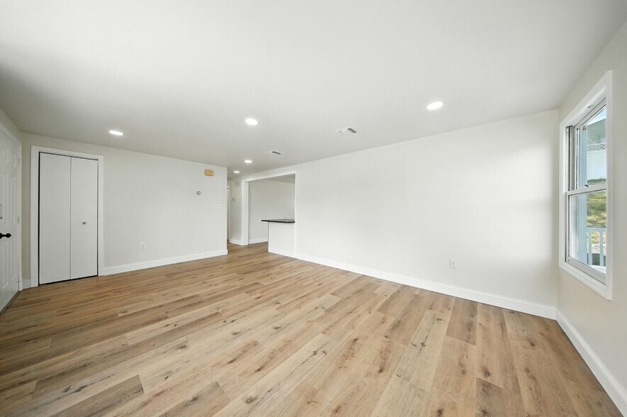 Building Photo - 155 Montgomery St