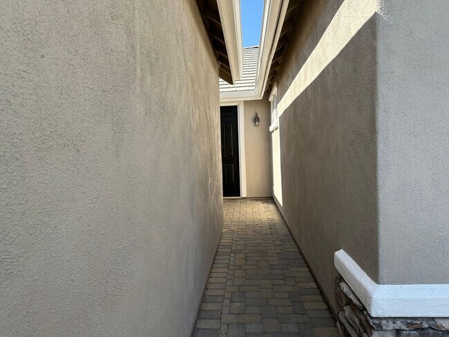 Building Photo - Curti Ranch House