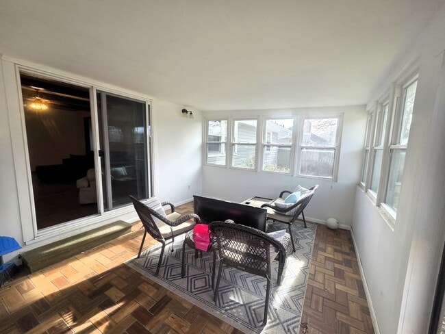 Building Photo - 3345 S Jefferson Ave