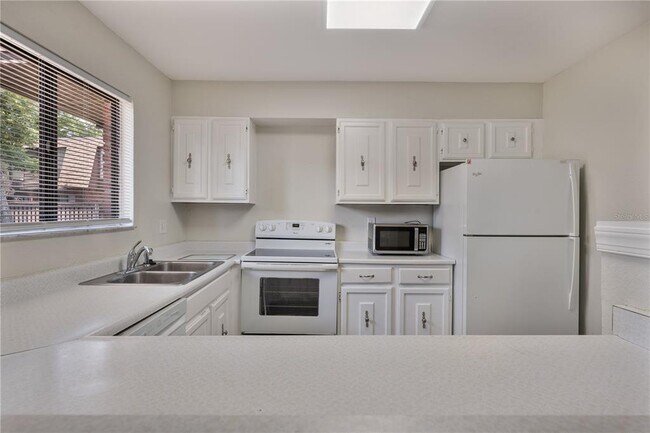 Building Photo - 1836 N Crystal Lake Dr