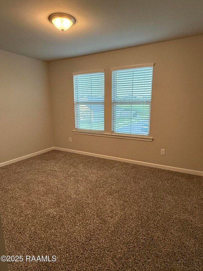 Building Photo - 200 Broussard Hl Dr