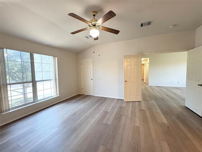 Building Photo - 1101 Wood Creek Dr