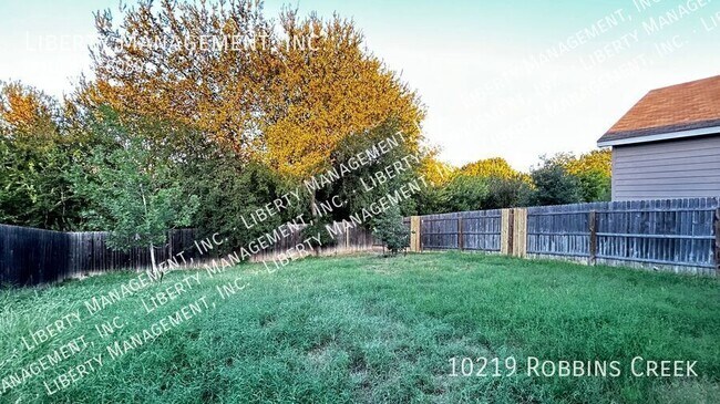 Building Photo - 10219 Robbins Crk