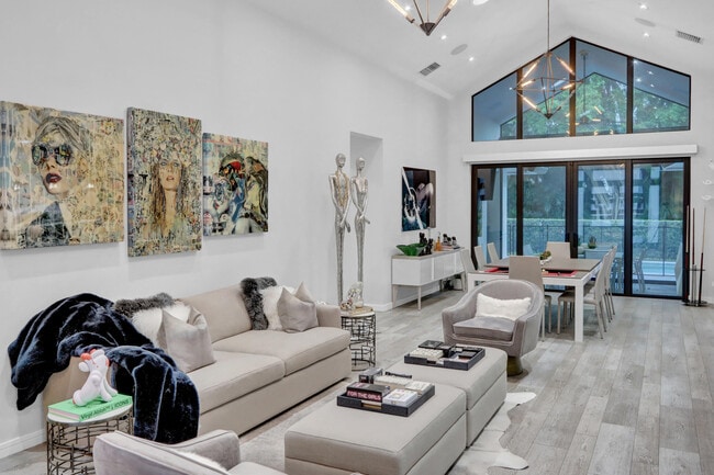 Building Photo - 5789 Hamilton Way