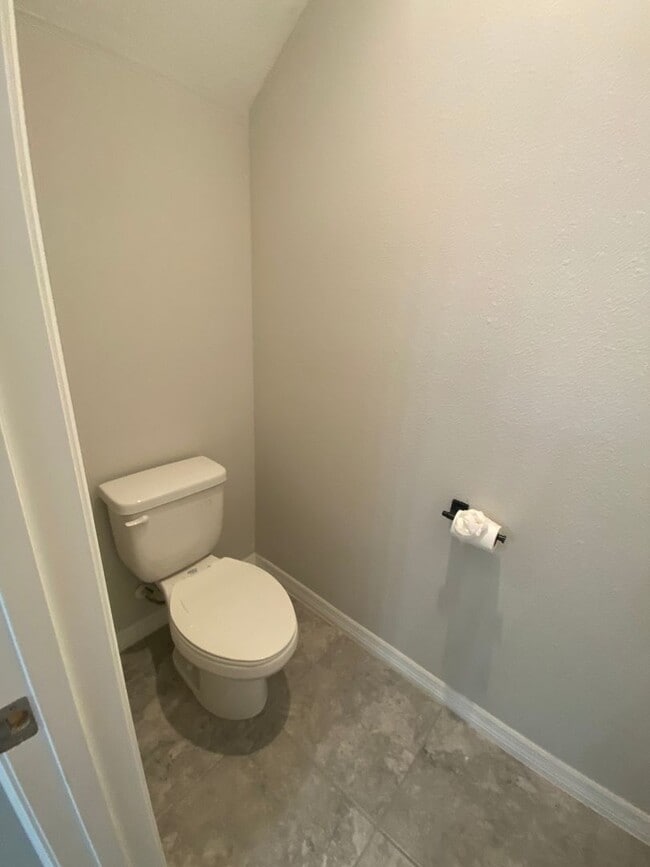 Building Photo - 3 Bedroom 3.5 Bath Home in Winter Park for...