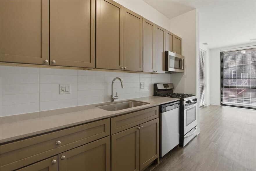 Building Photo - 830 N Milwaukee Ave