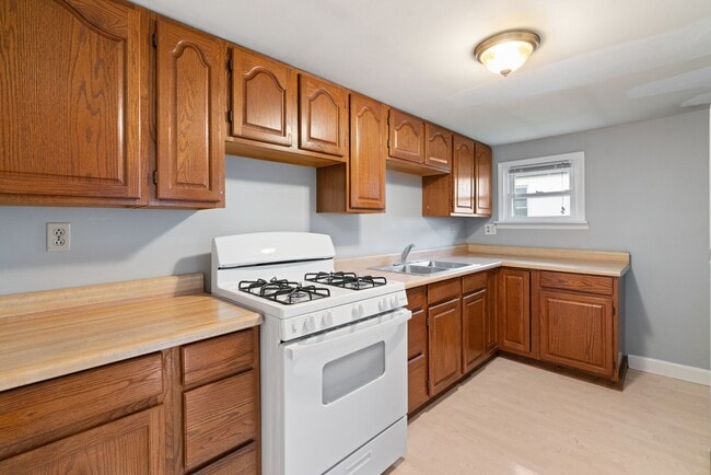 Primary Photo - BLACK FRIDAY DEAL! SCORE 50% OFF 1ST MONTH'S RENT IF SIGNED BY NOV. 28! Beautiful 1 Bedroom home ...