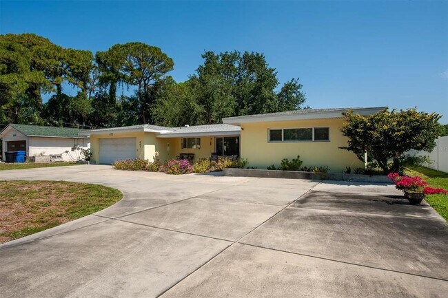 Building Photo - 867 Pinellas Point Dr S