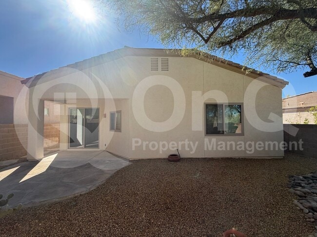 Building Photo - 137 E Calle Zavala