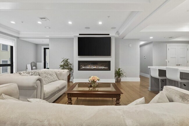 Building Photo - 377 W First St