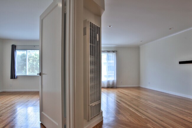 Building Photo - 134 28th St