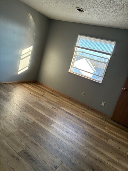 Building Photo - 214 Timber Ridge Dr