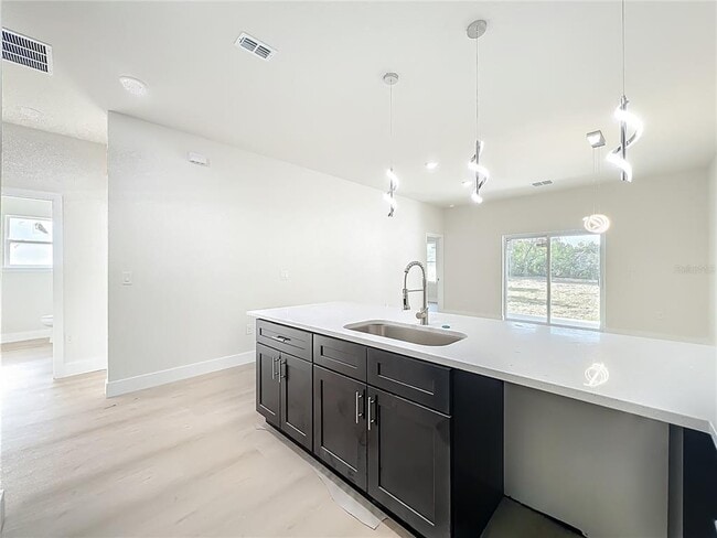 Building Photo - 356 W 4th St