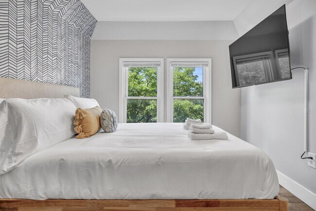 Building Photo - 1501 E 105th St