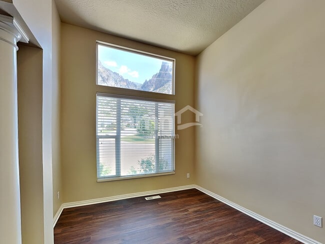 Building Photo - 1121 N 600 E