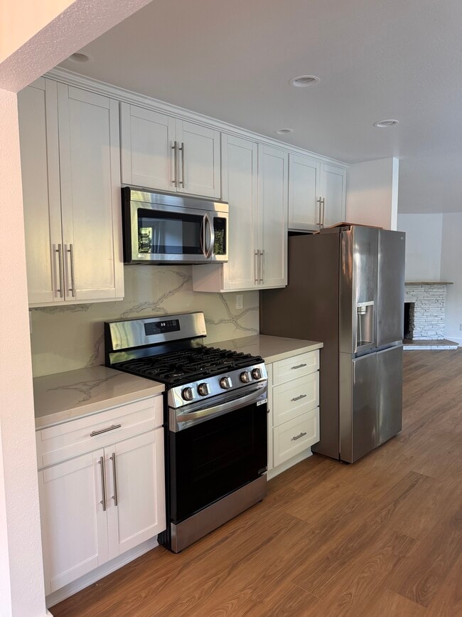 Building Photo - 23940 Vía Rosa Linda